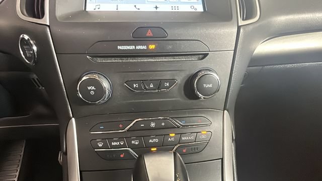 Used 2018 Ford Edge SEL w/ Equipment Group 201A AWD/4WD image 22