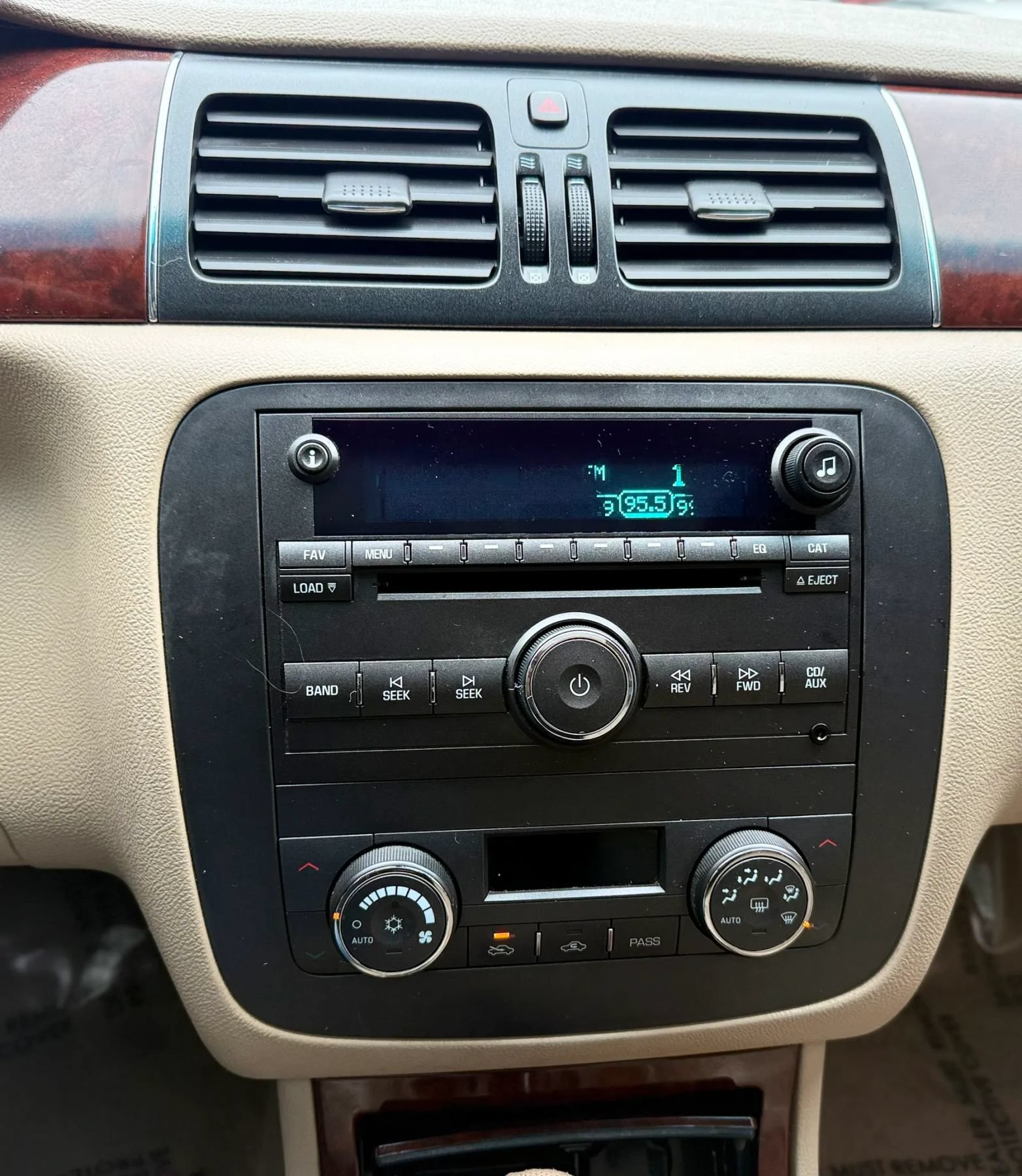 Used 2006 Buick Lucerne CXS w/ Driver Confidence Package FWD image 16