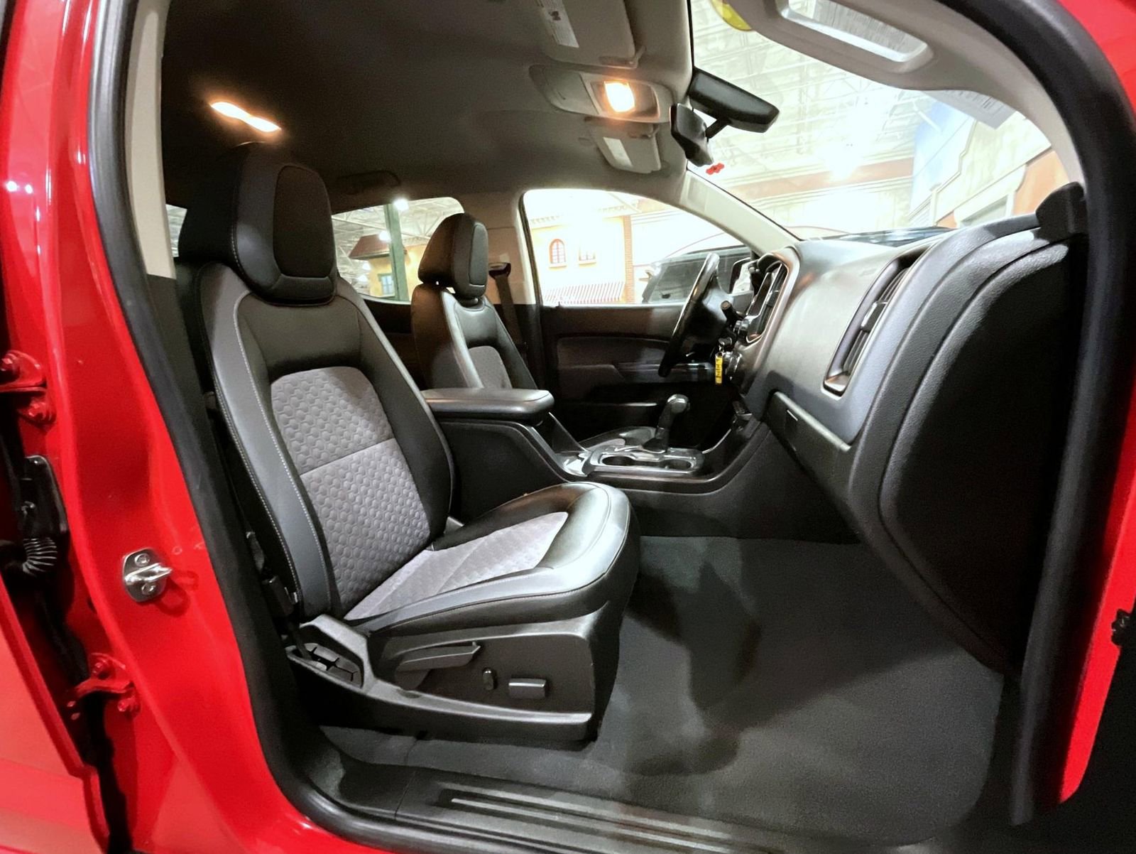 Used 2020 Chevrolet Colorado Z71 AWD/4WD image 15