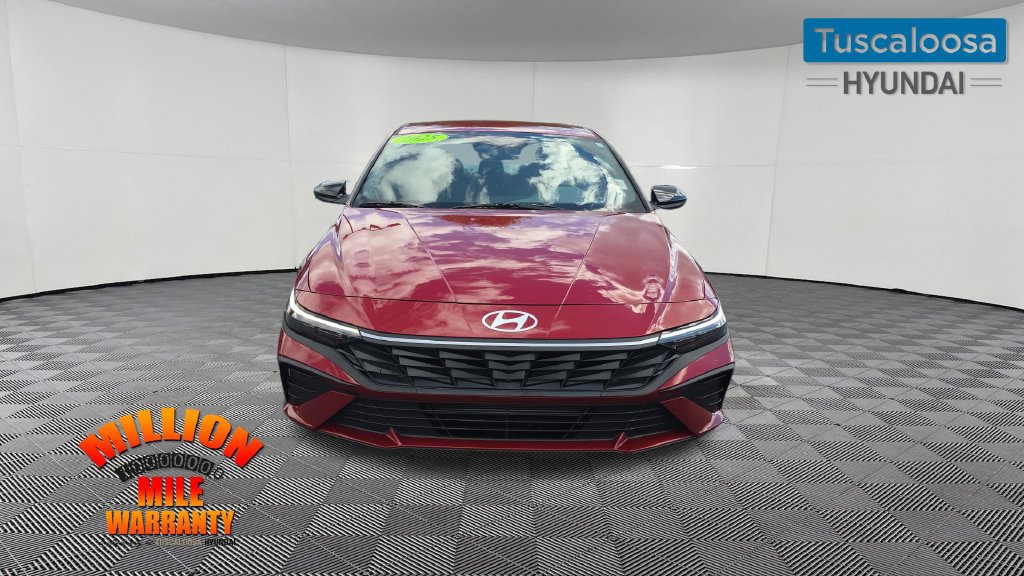 Used 2025 Hyundai Elantra Sport FWD image 2