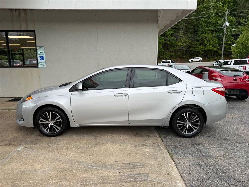 Used 2017 Toyota Corolla LE w/ LE Premium Package FWD image 12