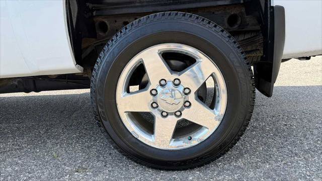 Used 2011 Chevrolet Silverado 2500 LTZ w/ Snow Plow Prep Package AWD/4WD image 23