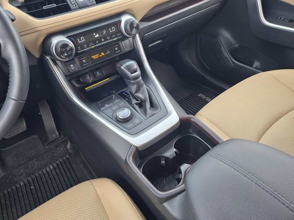 Used 2020 Toyota RAV4 Limited image 16