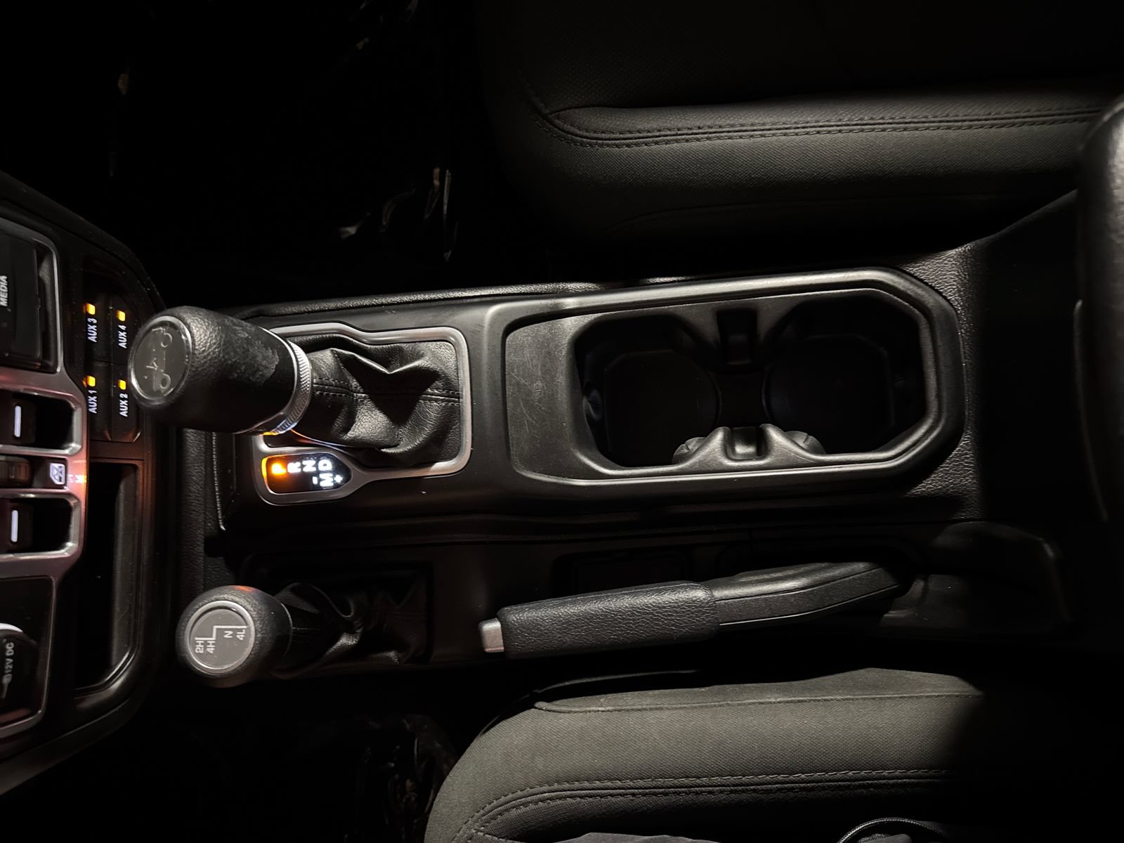 Used 2018 Jeep Wrangler Unlimited Sport S AWD/4WD image 23