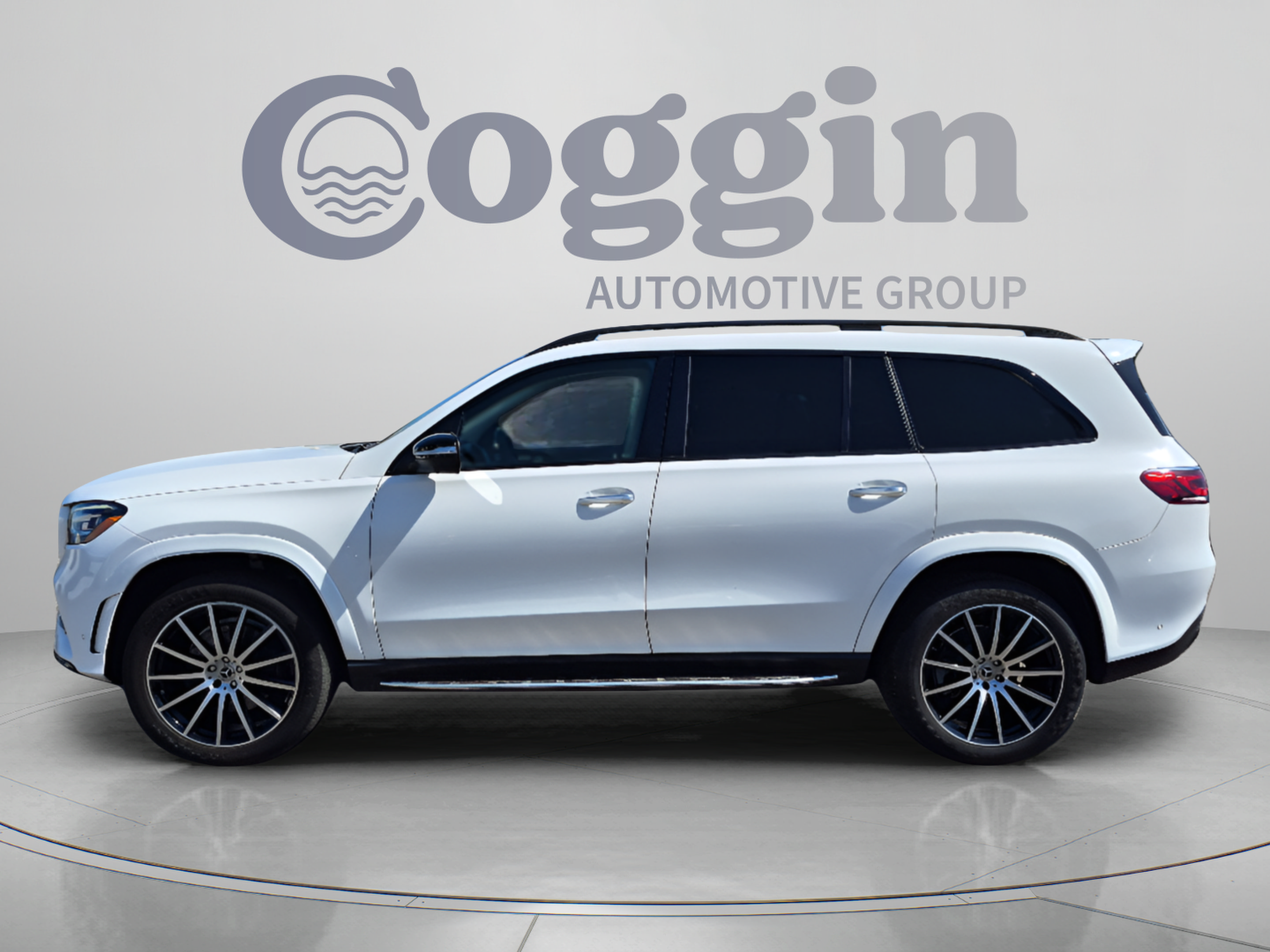 Used 2023 Mercedes-Benz GLS 450 4MATIC w/ AMG Line Exterior image 2