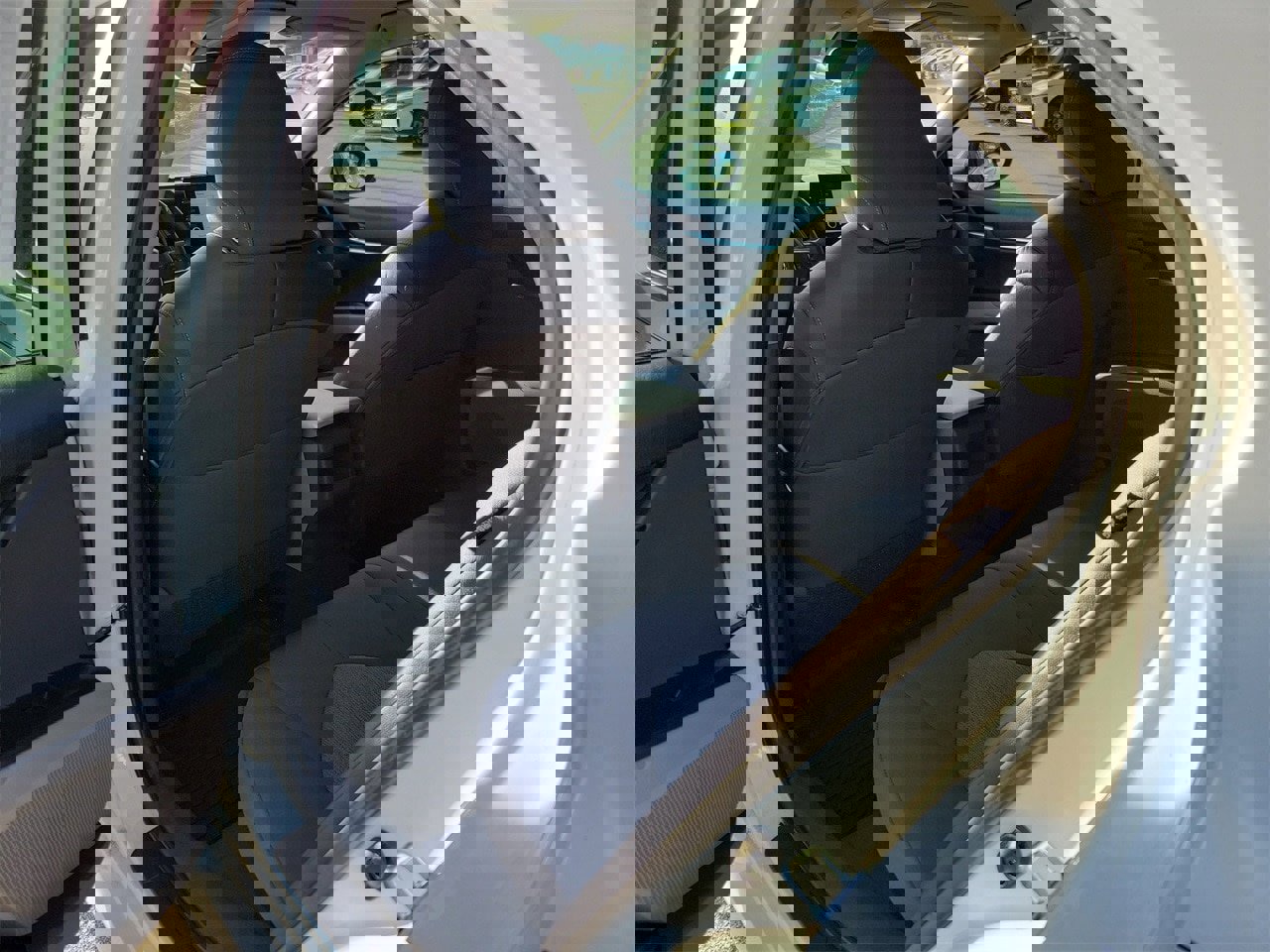 Used 2021 Toyota Camry LE image 9