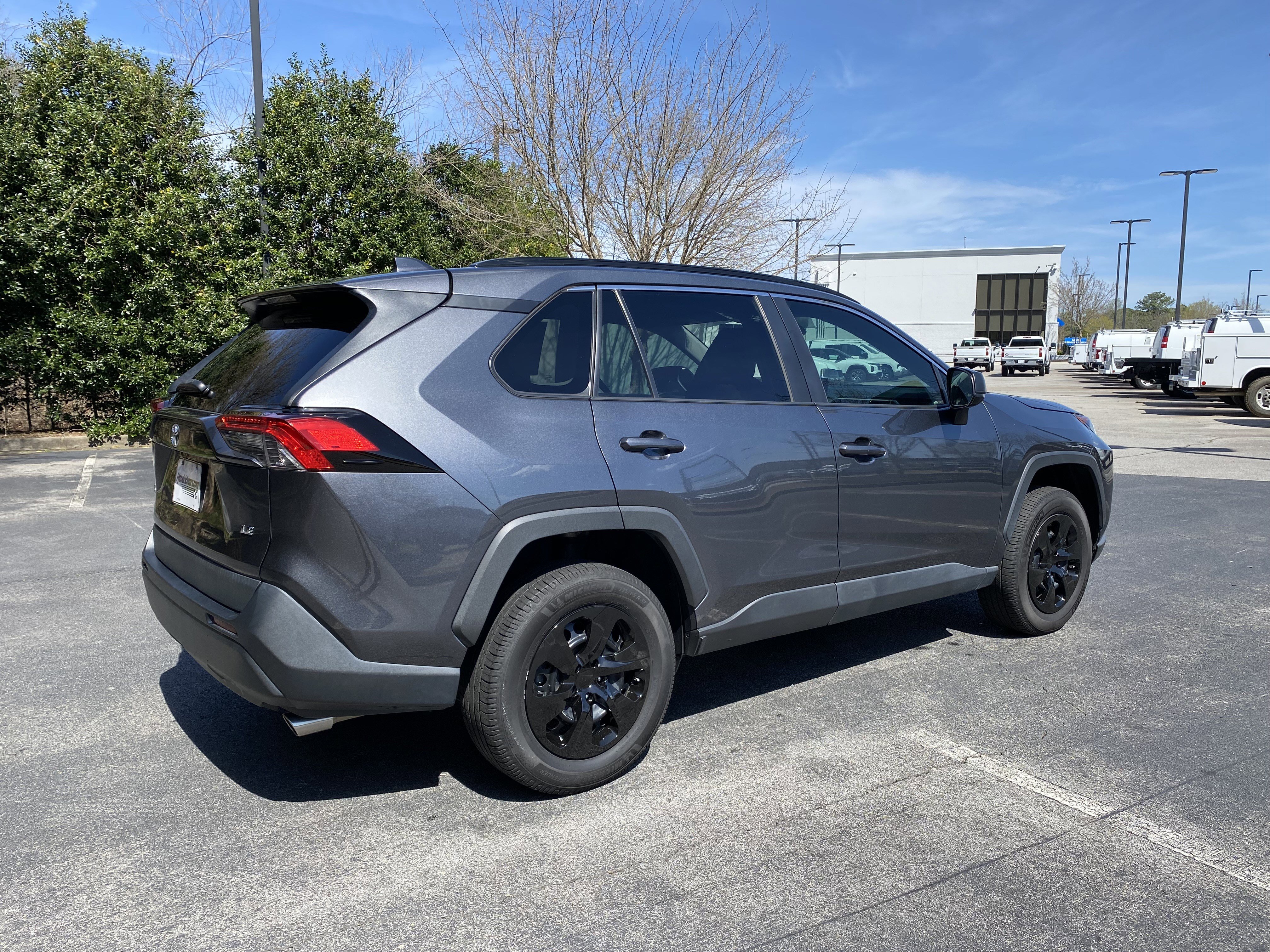 Used 2021 Toyota RAV4 LE image 9