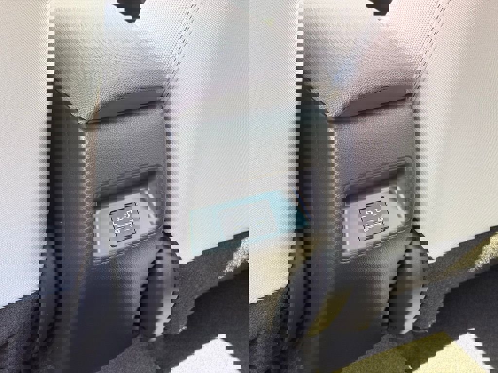 Used 2026 Toyota Corolla LE FWD image 15