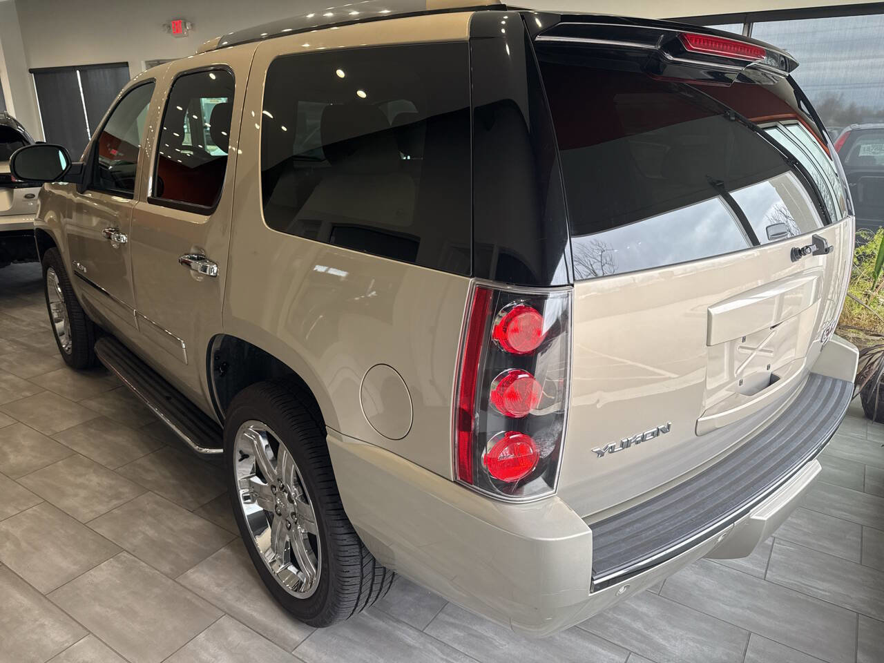 Used 2012 GMC Yukon Denali image 5