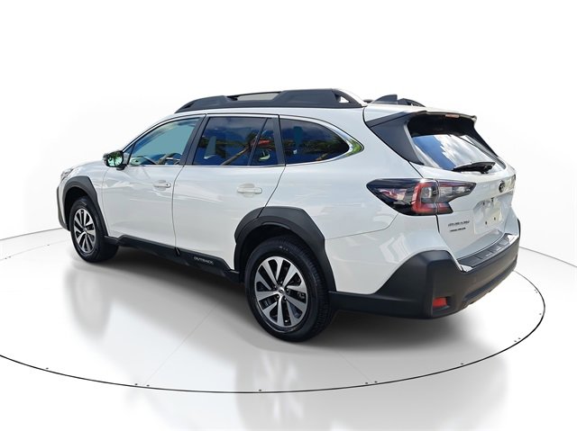 Used 2023 Subaru Outback Premium image 4