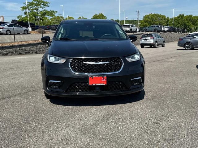 Used 2023 Chrysler Pacifica Touring-L FWD image 10