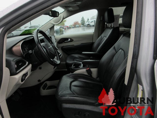 Used 2017 Chrysler Pacifica Touring-L image 12