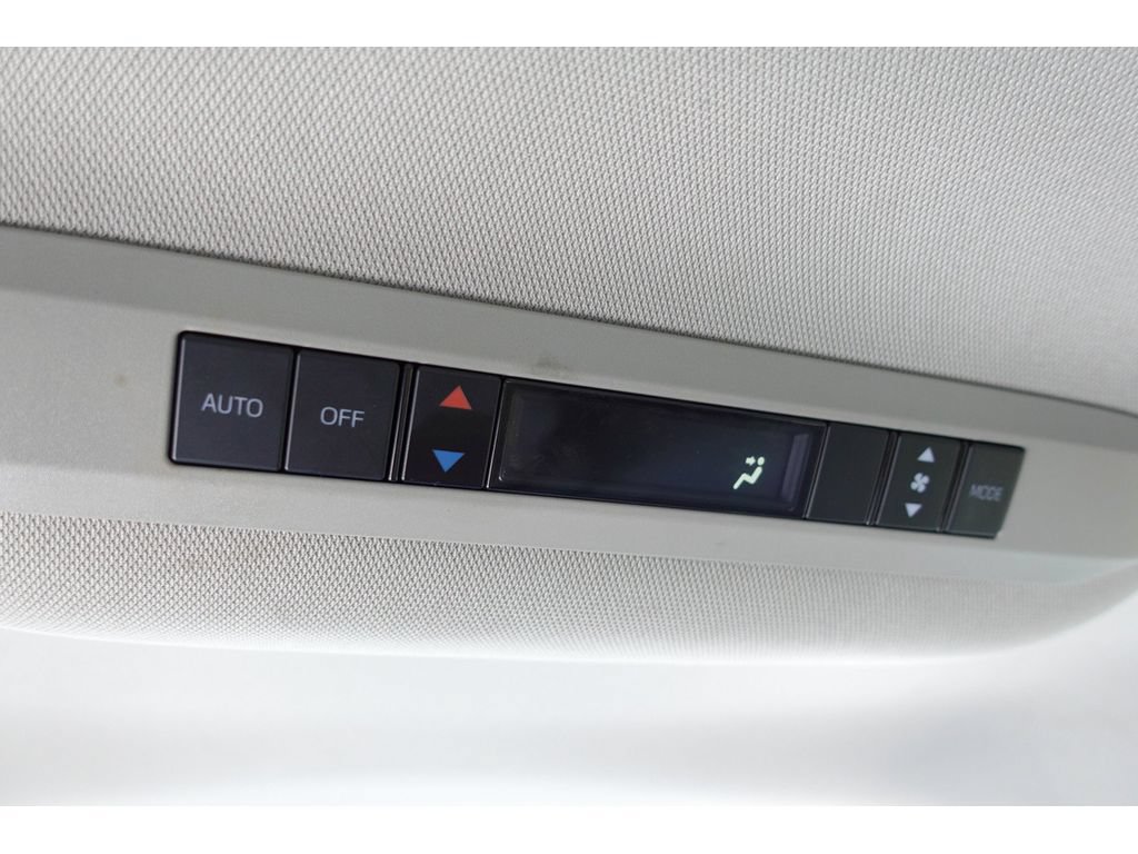 Certified 2023 Toyota Sienna LE FWD image 29
