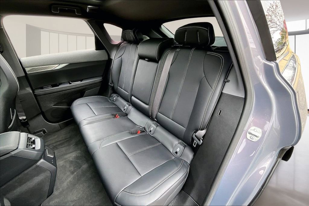 Used 2025 Cadillac Optiq Luxury 1 image 28