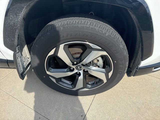 Used 2023 Toyota RAV4 SE w/ Weather & Moonroof Package image 9