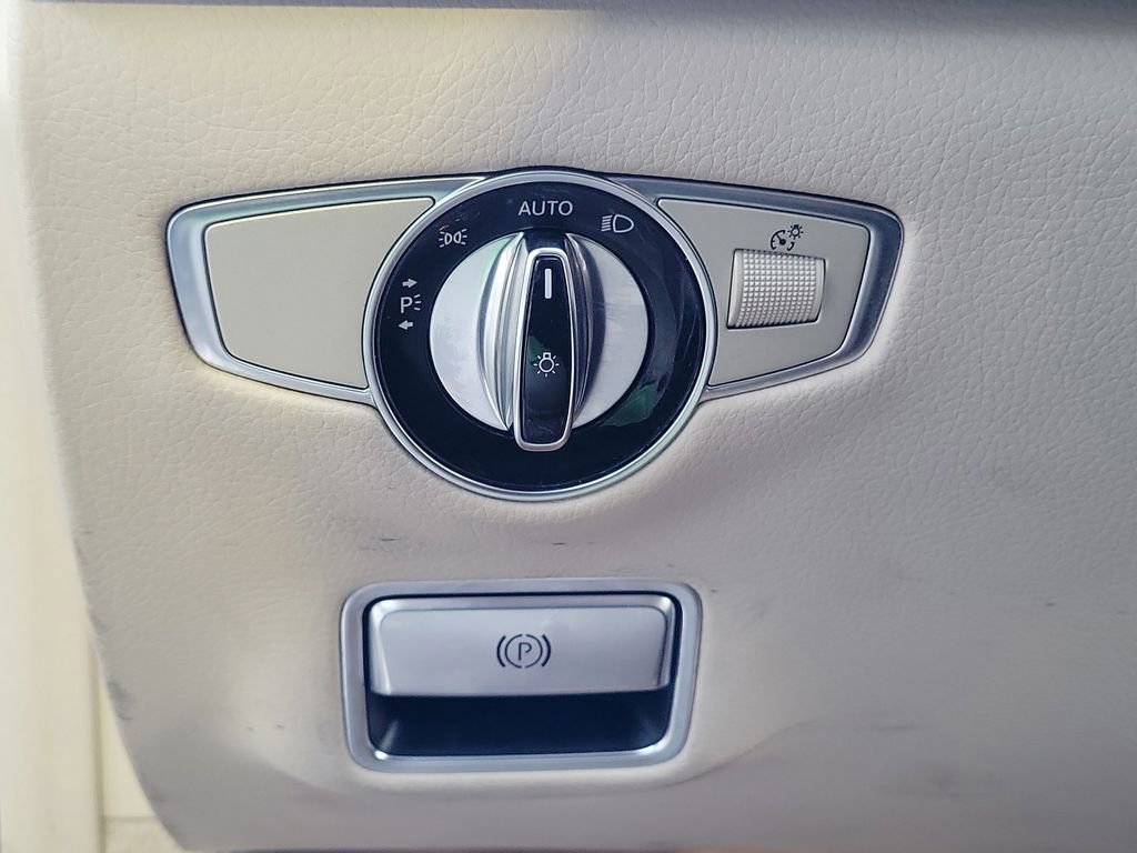 Used 2018 Mercedes-Benz S 560 Sedan image 31