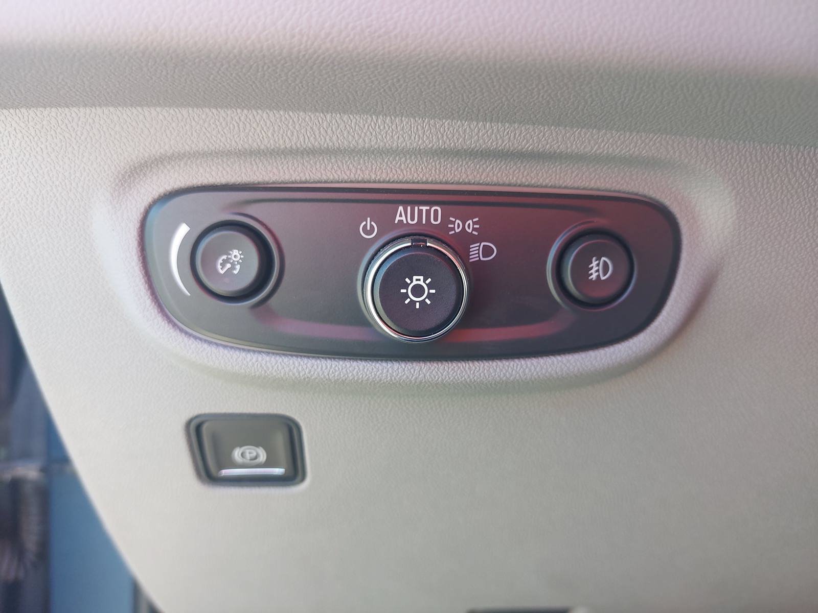 Used 2024 GMC Terrain SLT AWD/4WD image 25