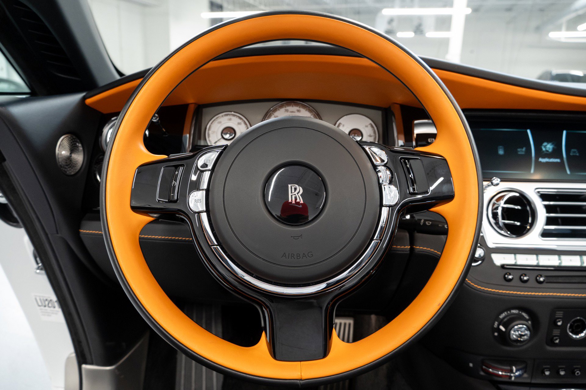 Used 2020 Rolls-Royce Dawn image 17