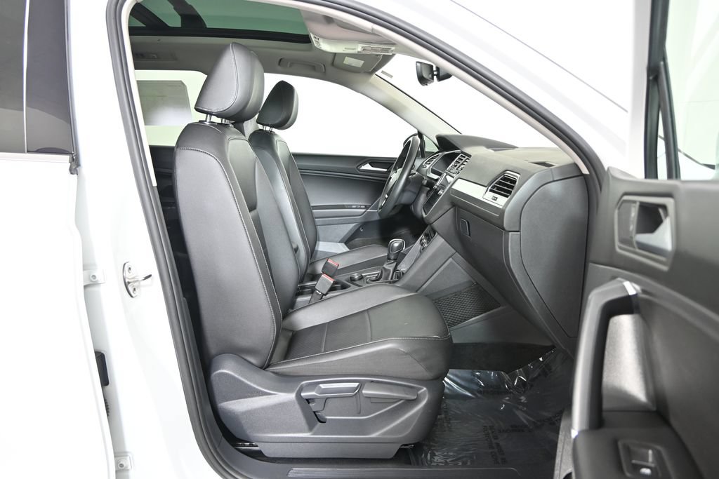 Used 2020 Volkswagen Tiguan SEL AWD/4WD image 13