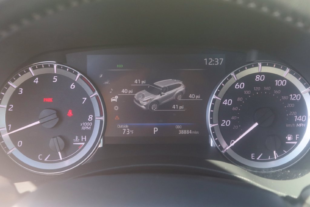 Used 2023 Toyota Highlander XLE AWD/4WD image 34