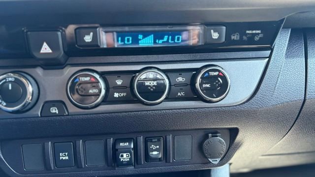 Used 2018 Toyota Tacoma TRD Sport AWD/4WD image 27