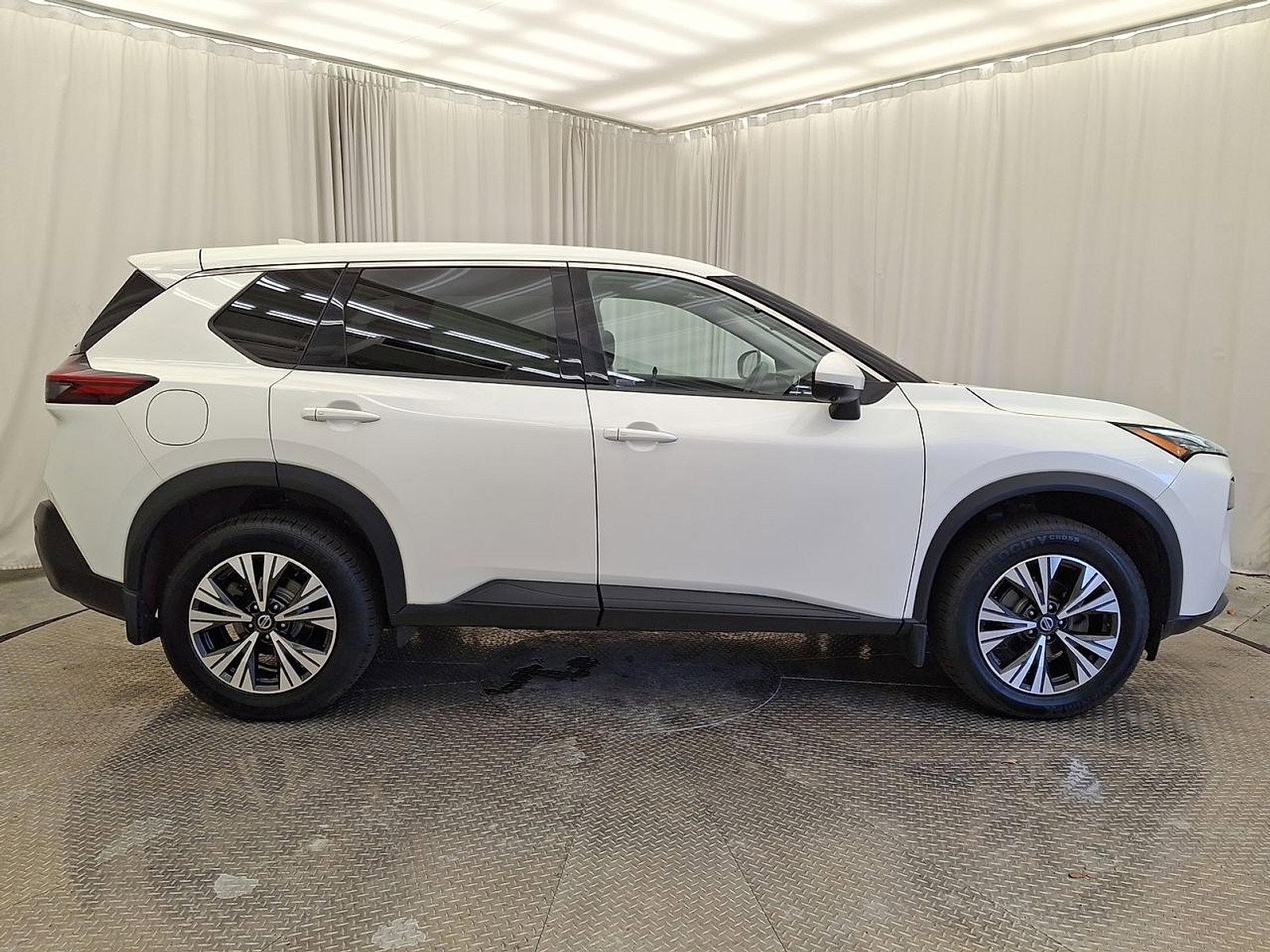 Used 2021 Nissan Rogue SV image 25