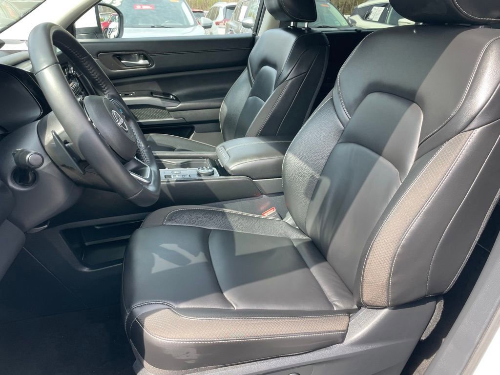 Certified 2025 Nissan Pathfinder SL image 7
