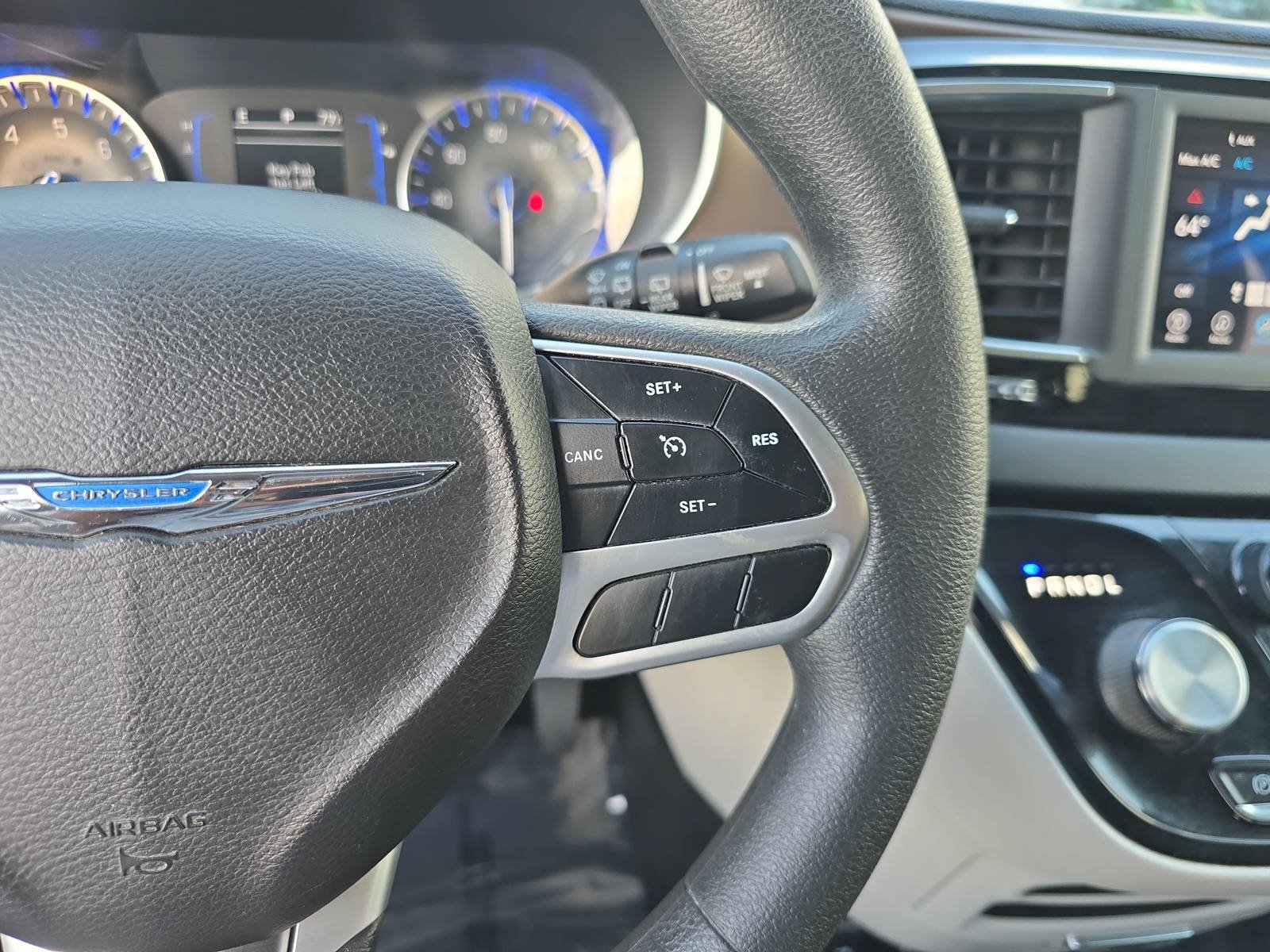 Used 2018 Chrysler Pacifica Touring Plus w/ Tire & Wheel Group FWD image 19