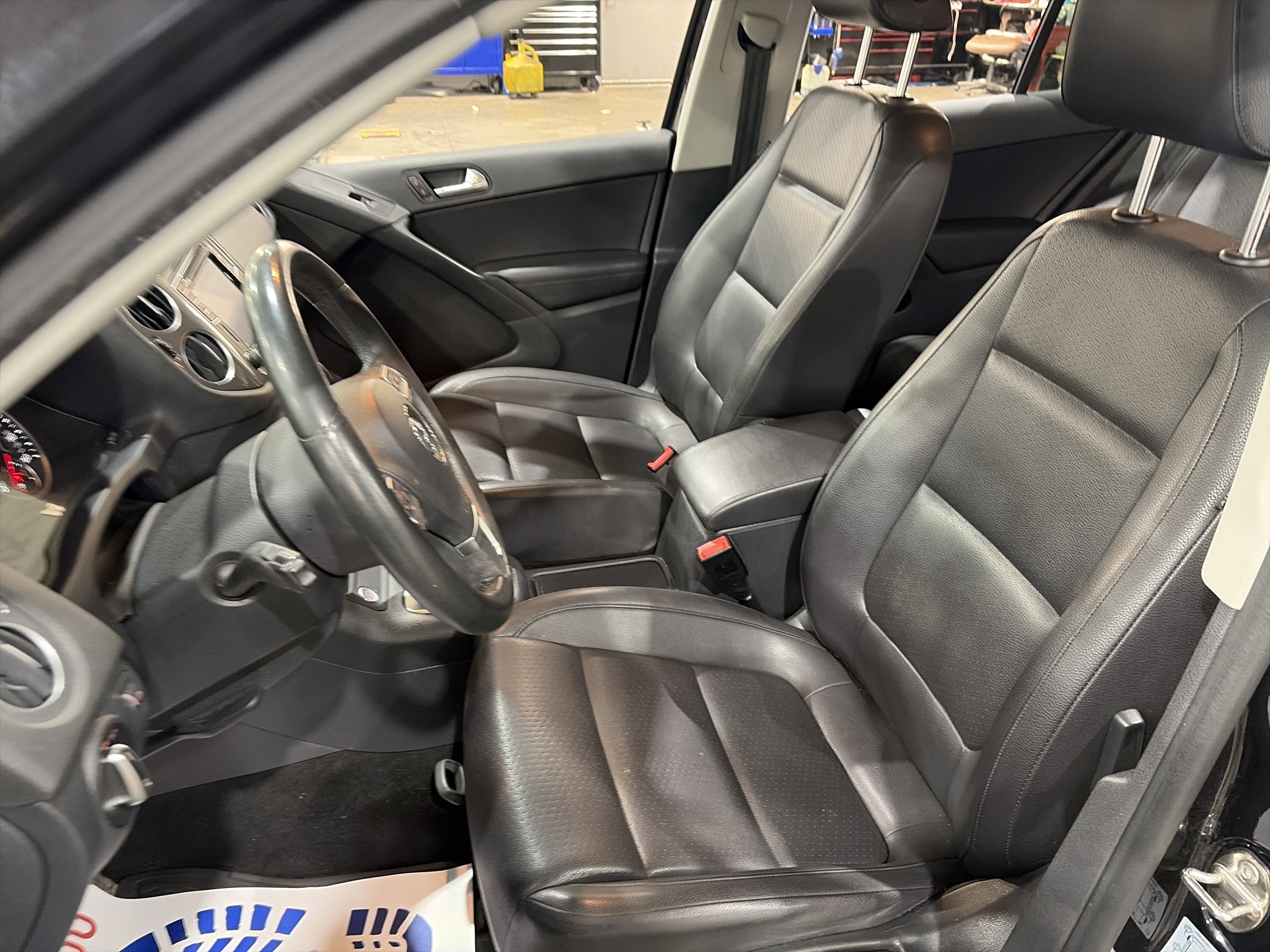 Used 2017 Volkswagen Tiguan S image 17