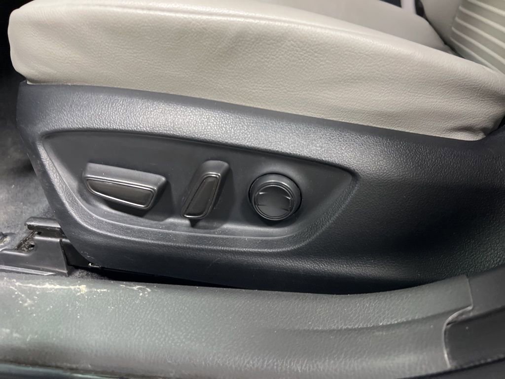Used 2024 Toyota Camry SE image 17