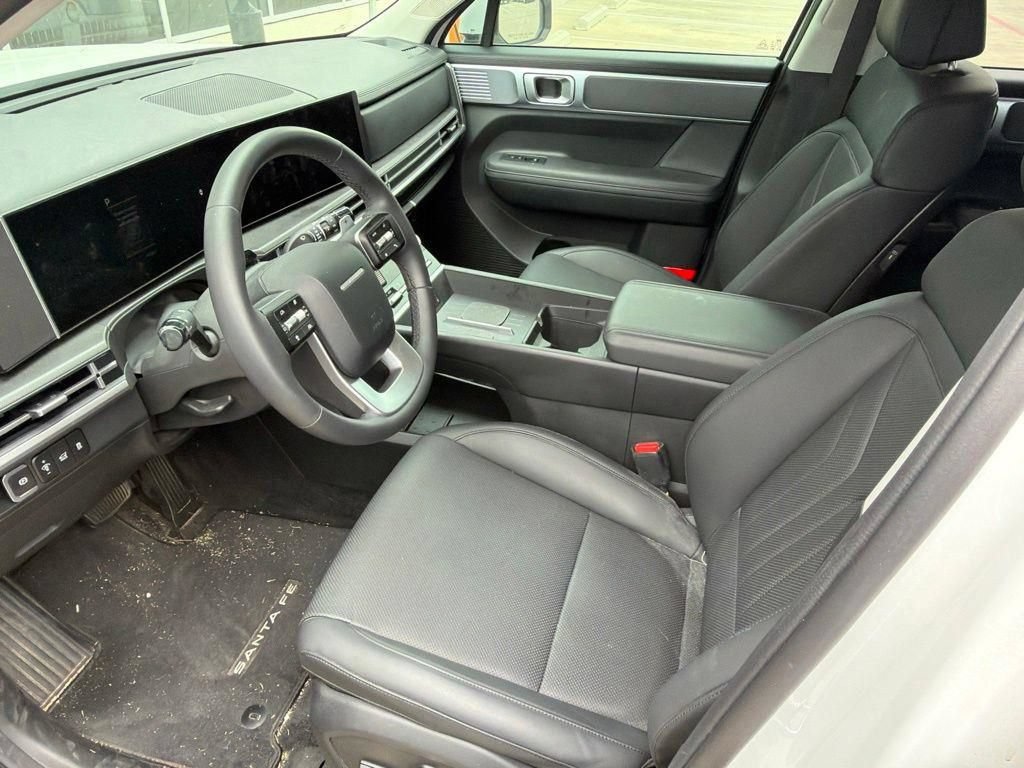 Used 2025 Hyundai Santa Fe SEL FWD image 10