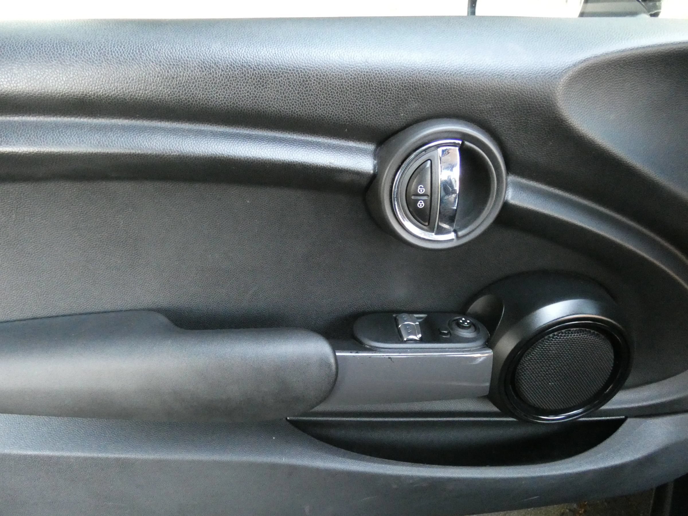 Used 2018 MINI Cooper 2-Door Hardtop FWD image 37