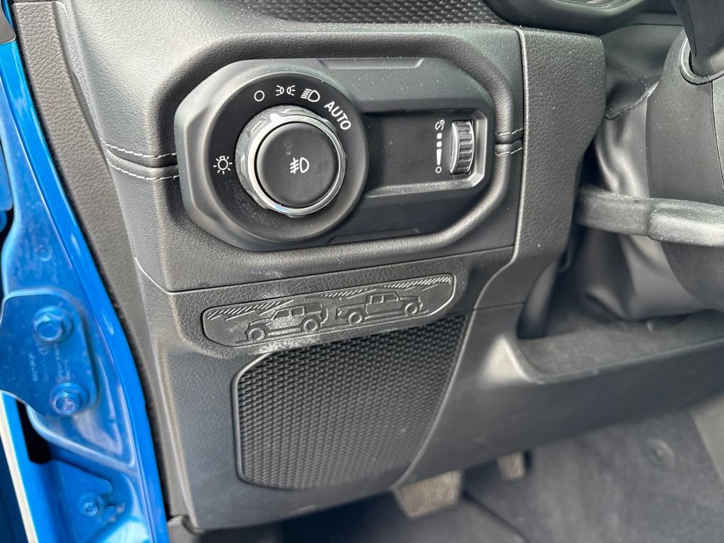 Used 2025 Jeep Wrangler Unlimited Rubicon AWD/4WD image 12