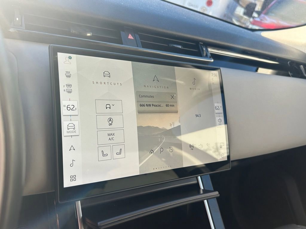 Used 2025 Land Rover Range Rover Velar Dynamic SE image 12