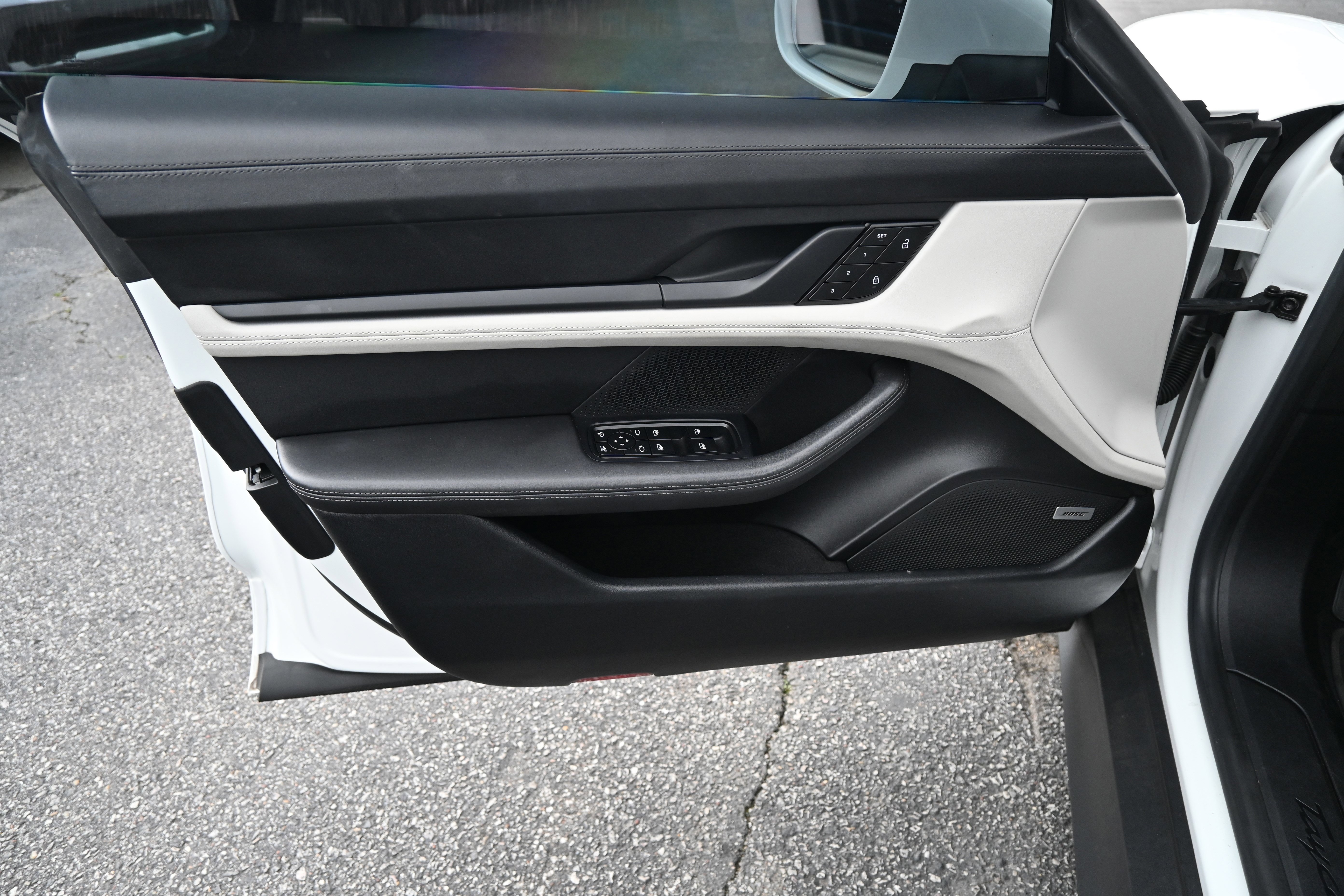 Used 2022 Porsche Taycan image 15