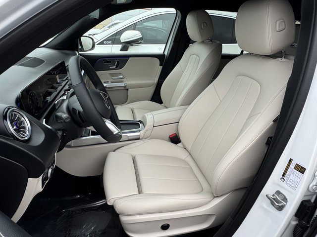 New 2025 Mercedes-Benz GLB 250 4MATIC image 2