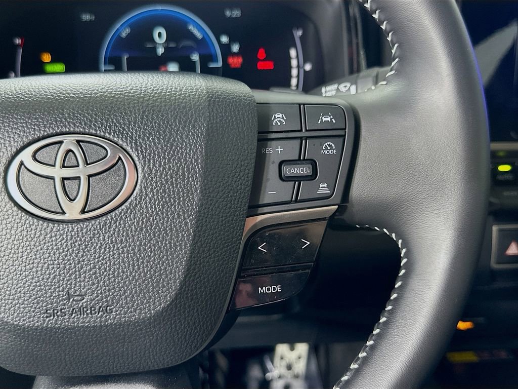 Used 2025 Toyota Camry SE image 23