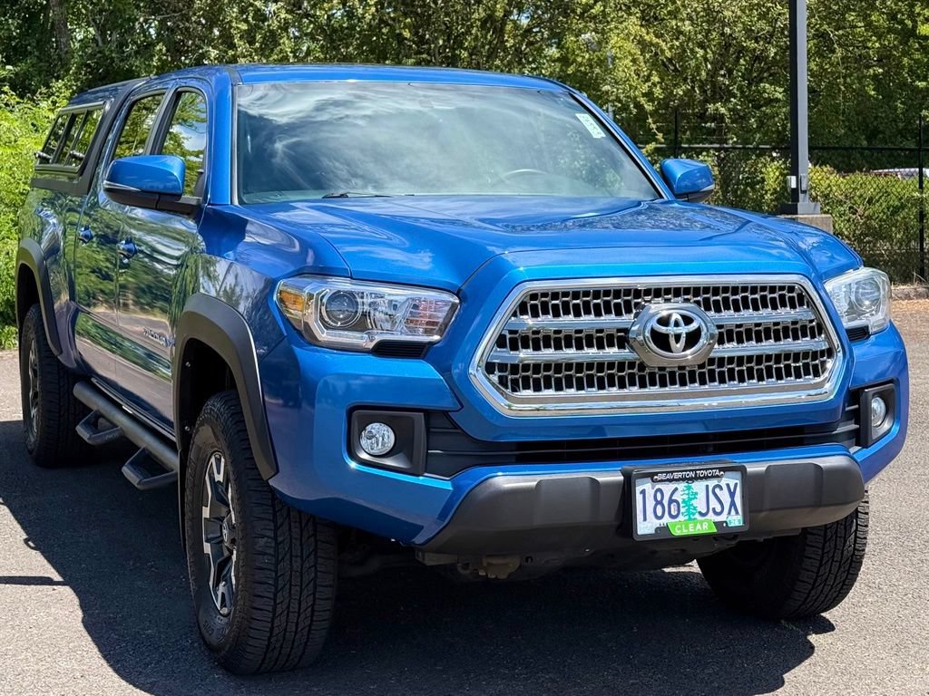 Used 2017 Toyota Tacoma TRD Off-Road AWD/4WD image 7