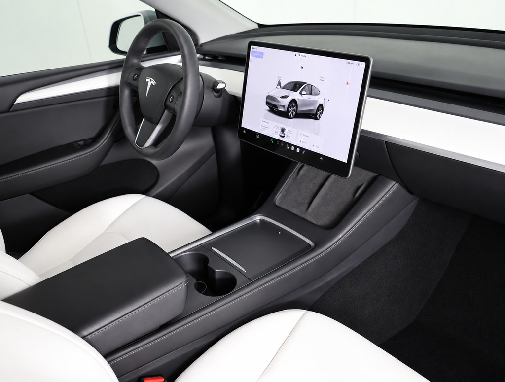 Used 2023 Tesla Model Y Long Range AWD/4WD image 26