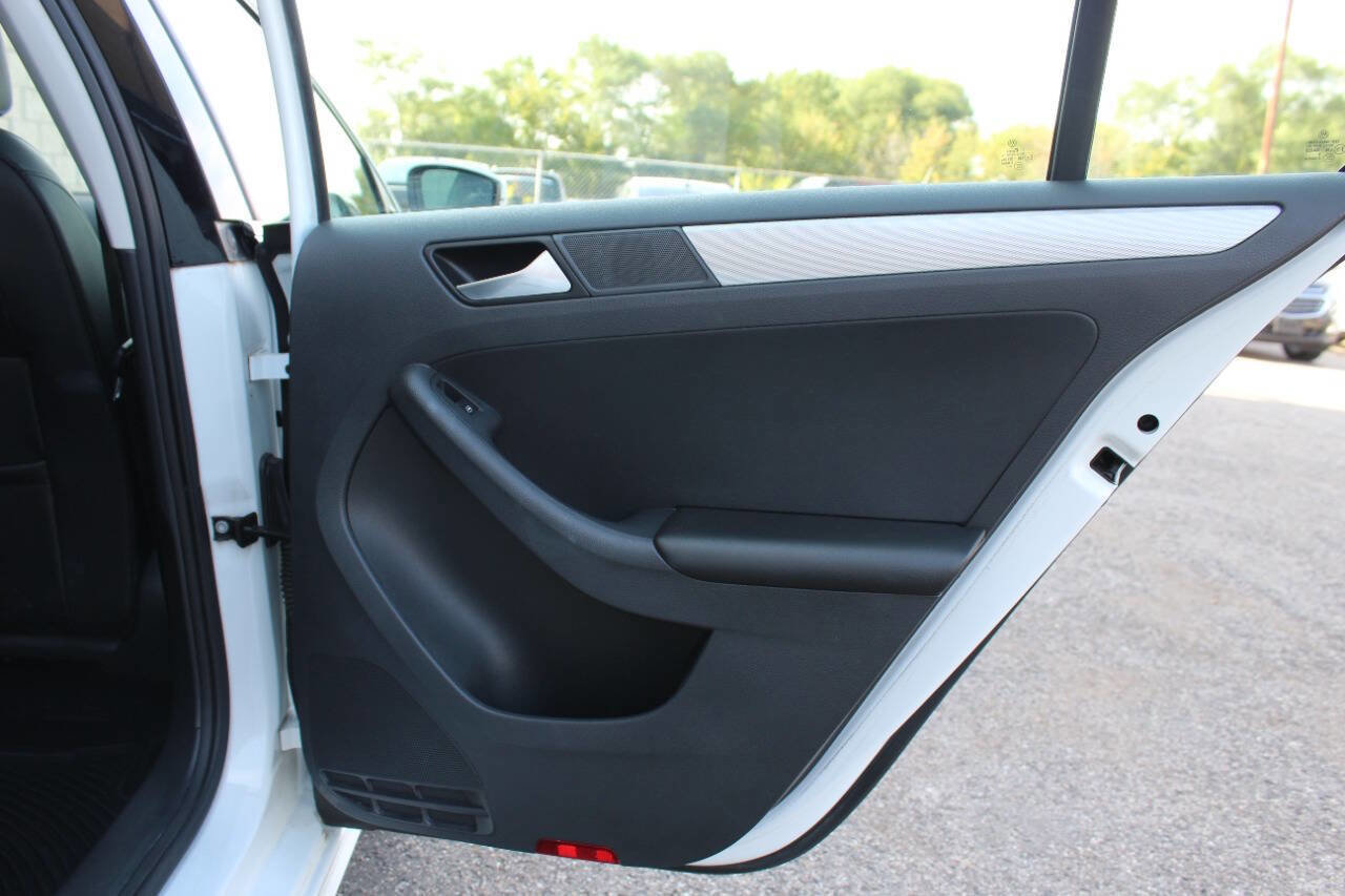 Used 2017 Volkswagen Jetta SE image 15