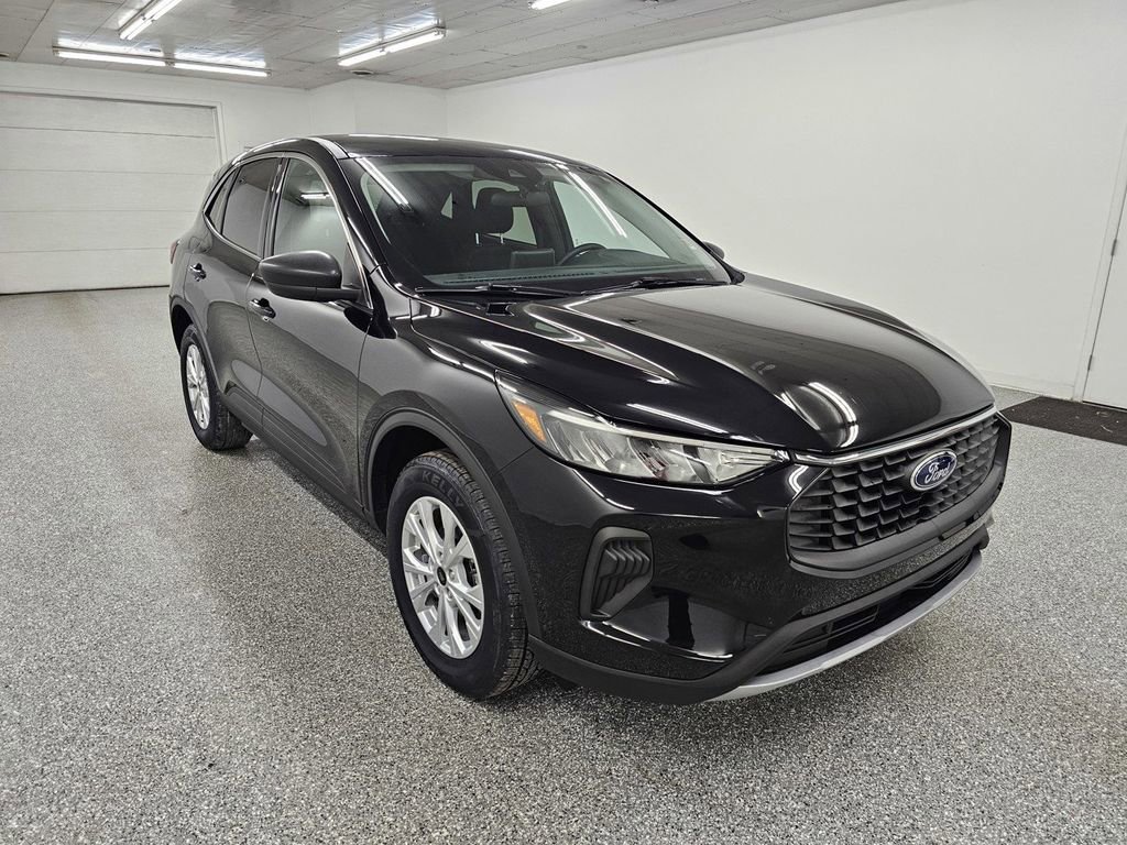 Used 2024 Ford Escape Active AWD/4WD image 3