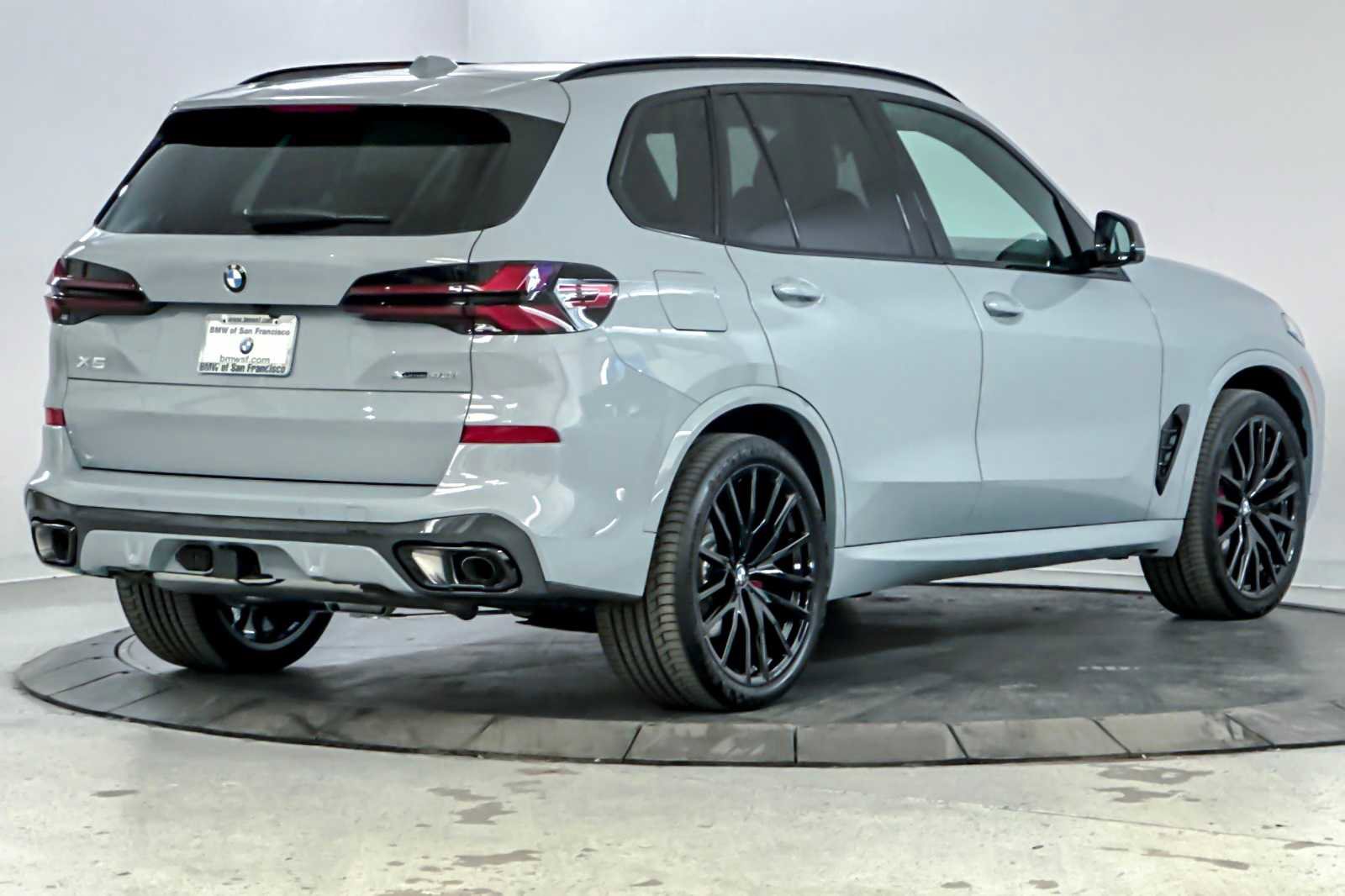 New 2026 BMW X5 xDrive40i w/ M Sport Package image 2