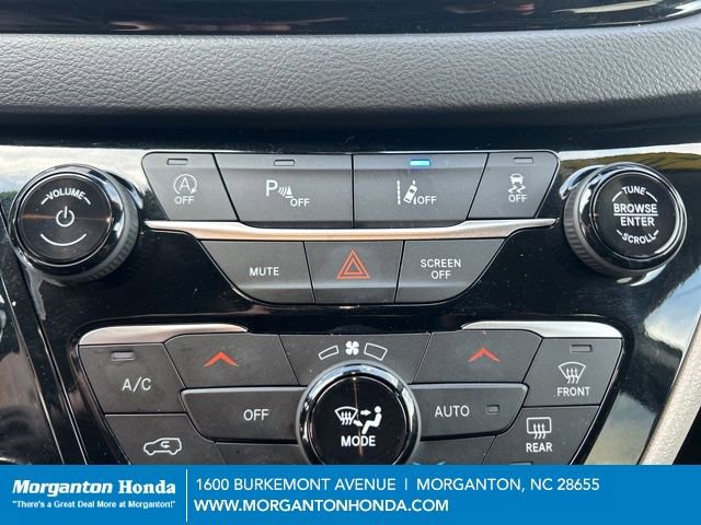 Used 2024 Chrysler Pacifica Touring-L image 23