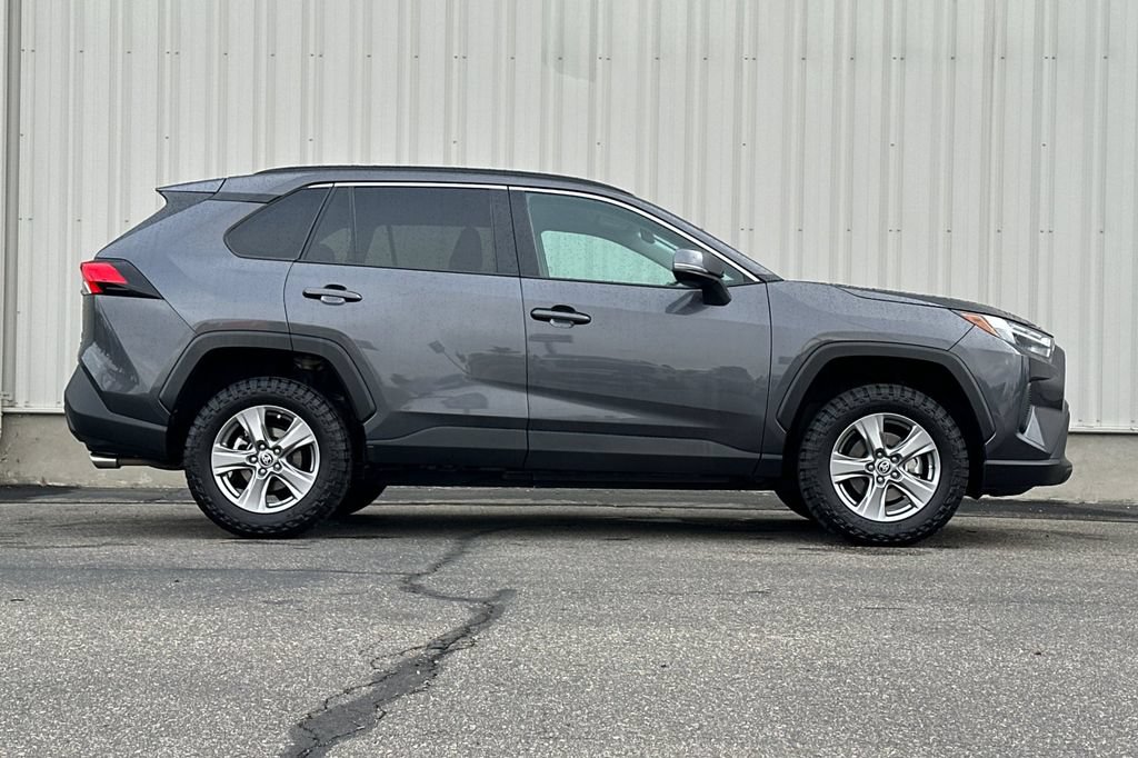 Used 2025 Toyota RAV4 XLE AWD/4WD image 3