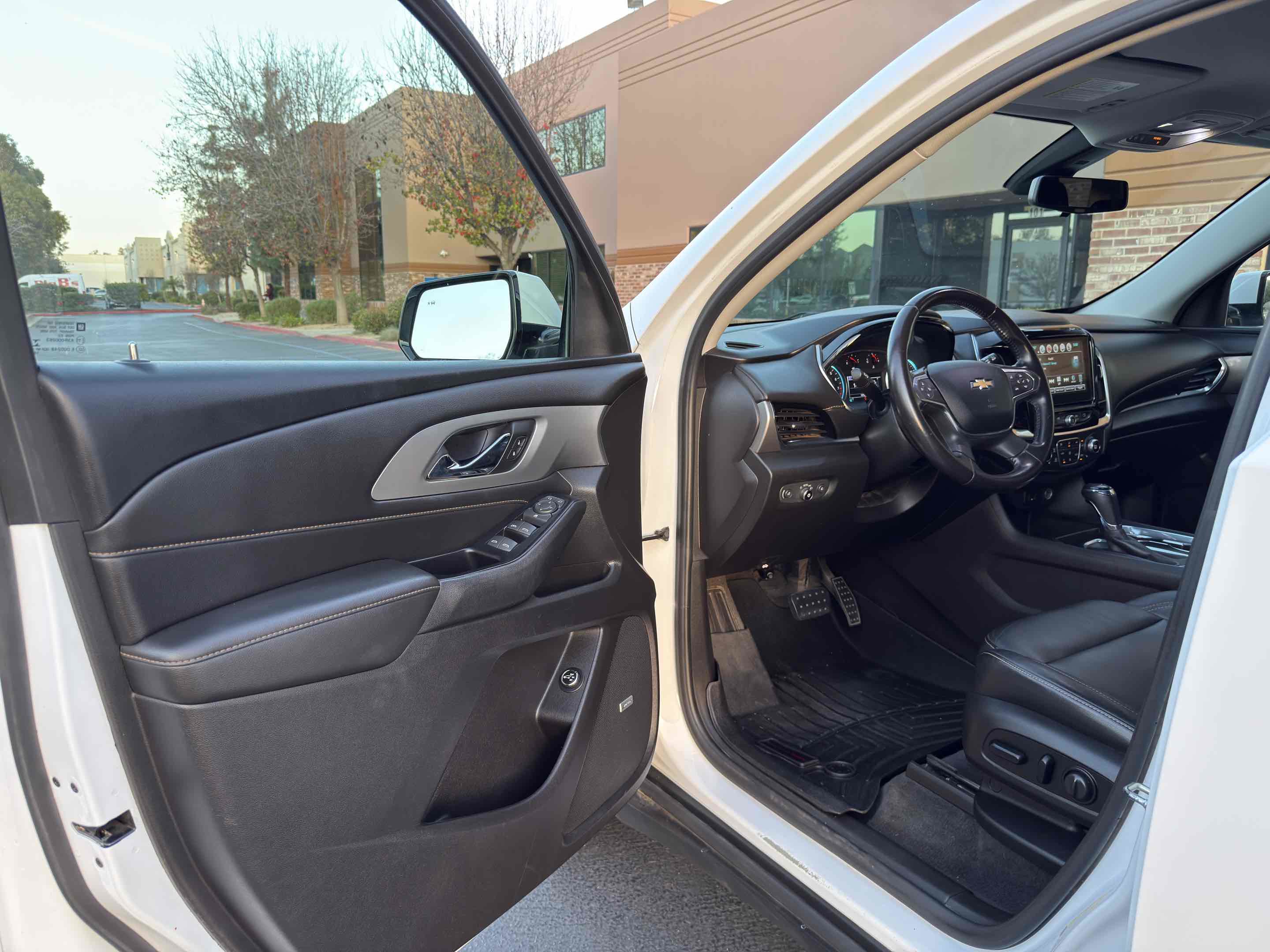 Used 2019 Chevrolet Traverse LT w/ LT Premium Package image 32