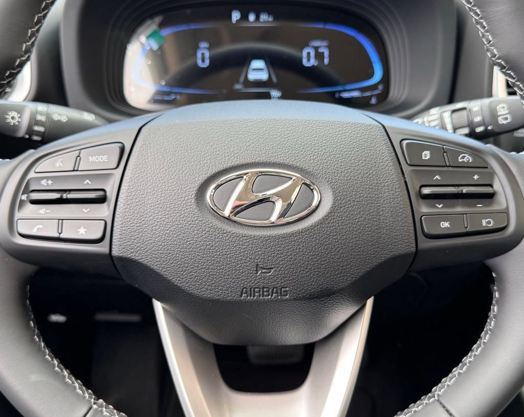 New 2026 Hyundai Venue SEL FWD image 7