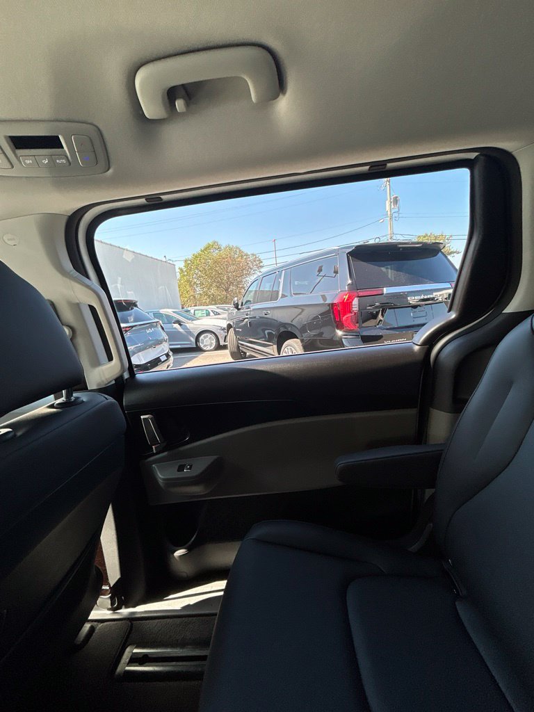 Certified 2026 Kia Carnival LX FWD image 20