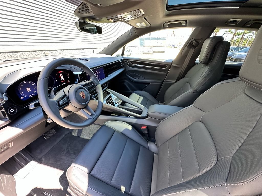 Used 2026 Porsche Macan Electric RWD image 4