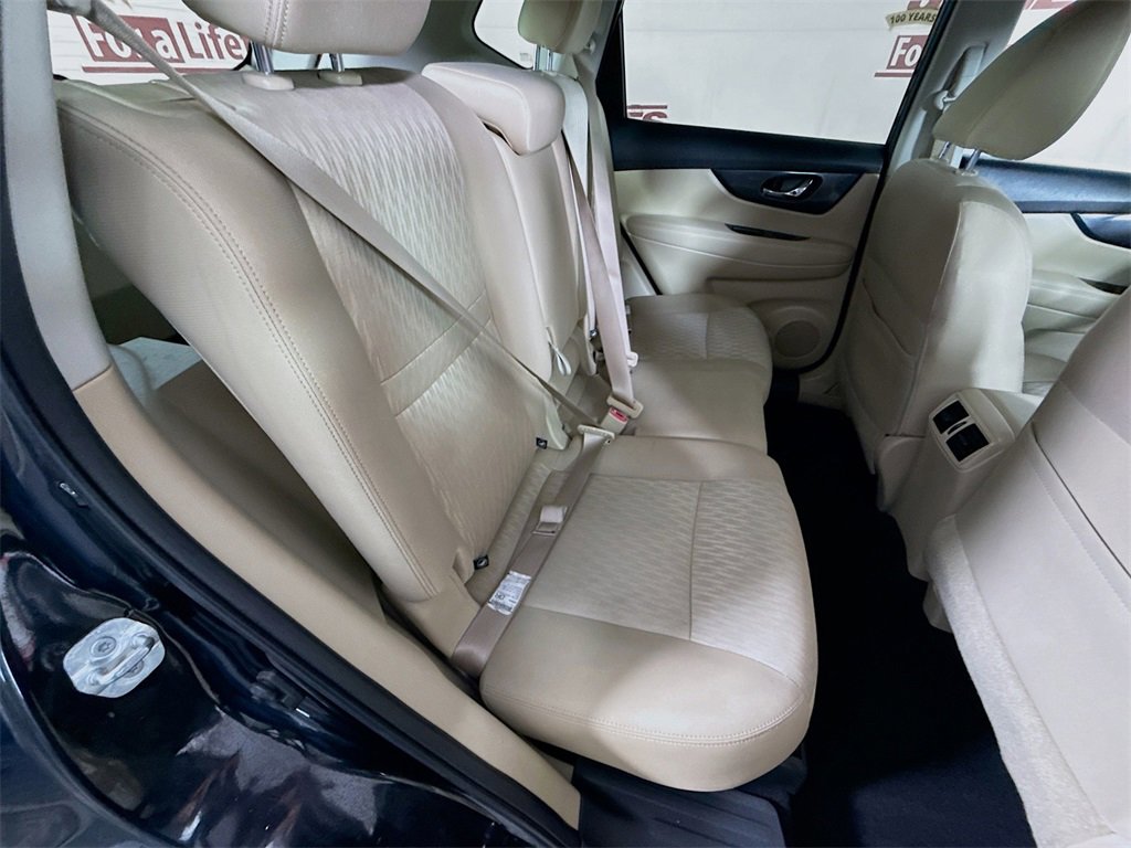 Used 2017 Nissan Rogue SV image 28