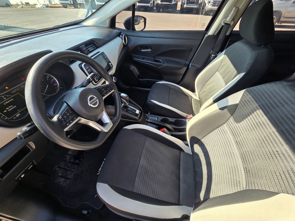 Used 2021 Nissan Versa SV image 9